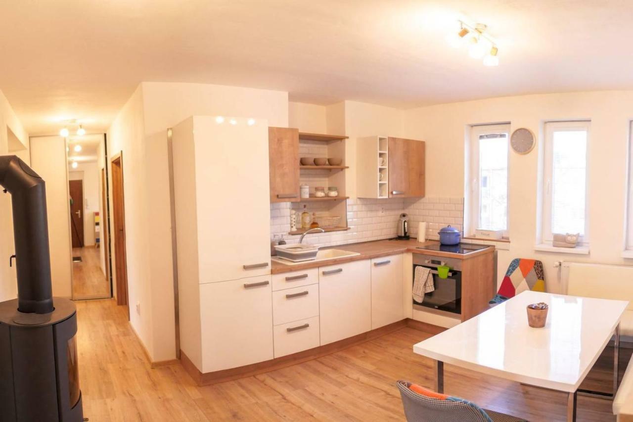 2 Bedroom Flat In The Heart Of Липтовски-Микулаш Экстерьер фото